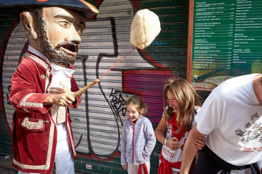 Fotos del recorrido de los gigantes y cabezudos de Pamplona del día 9 de julio de San Fermín 2019