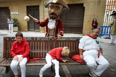 Fotos del recorrido de los gigantes y cabezudos de Pamplona del día 9 de julio de San Fermín 2019