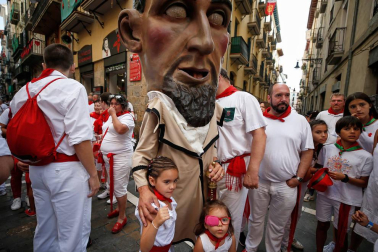 Fotos del recorrido de los gigantes y cabezudos de Pamplona del día 8 de julio de San Fermín 2019