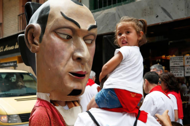 Fotos del recorrido de los gigantes y cabezudos de Pamplona del día 8 de julio de San Fermín 2018