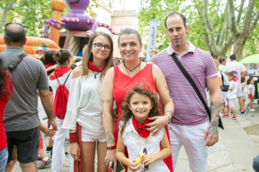 La plaza de la Libertad ha sido el escenario elegido, un año más, para el desarrollo de las actividades infantiles del programa 'Menudas fiestas'. Hinchables, atracciones, espectáculos y talleres comparten un enorme escenario en el que los más pequeños se pueden sentir los verdaderos protagonistas de las fiestas.