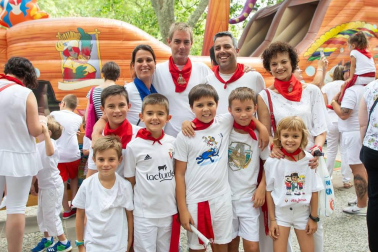 La plaza de la Libertad ha sido el escenario elegido, un año más, para el desarrollo de las actividades infantiles del programa 'Menudas fiestas'. Hinchables, atracciones, espectáculos y talleres comparten un enorme escenario en el que los más pequeños se pueden sentir los verdaderos protagonistas de las fiestas.