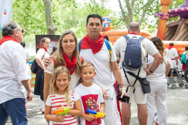 La plaza de la Libertad ha sido el escenario elegido, un año más, para el desarrollo de las actividades infantiles del programa 'Menudas fiestas'. Hinchables, atracciones, espectáculos y talleres comparten un enorme escenario en el que los más pequeños se pueden sentir los verdaderos protagonistas de las fiestas.