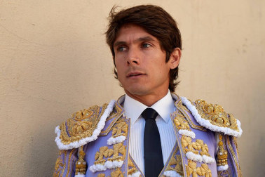 Fotos de la corrida con toros de la ganadería de Jandilla para los diestros Diego Urdiales, Sebastián Castella y Roca Rey.