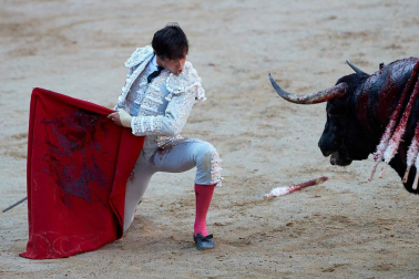 Fotos de la corrida con toros de la ganadería de Jandilla para los diestros Diego Urdiales, Sebastián Castella y Roca Rey.