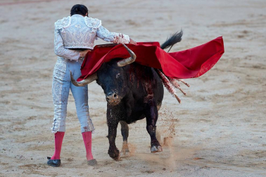 Fotos de la corrida con toros de la ganadería de Jandilla para los diestros Diego Urdiales, Sebastián Castella y Roca Rey.