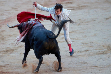 Fotos de la corrida con toros de la ganadería de Jandilla para los diestros Diego Urdiales, Sebastián Castella y Roca Rey.