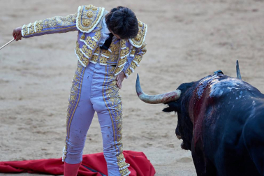 Fotos de la corrida con toros de la ganadería de Jandilla para los diestros Diego Urdiales, Sebastián Castella y Roca Rey.