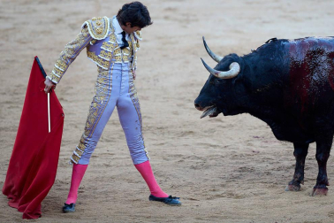Fotos de la corrida con toros de la ganadería de Jandilla para los diestros Diego Urdiales, Sebastián Castella y Roca Rey.