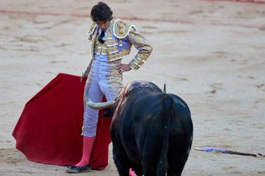 Fotos de la corrida con toros de la ganadería de Jandilla para los diestros Diego Urdiales, Sebastián Castella y Roca Rey.
