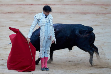 Fotos de la corrida con toros de la ganadería de Jandilla para los diestros Diego Urdiales, Sebastián Castella y Roca Rey.