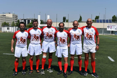 El pasado viernes 5 de julio, y como prolegómeno deportivo de la fiesta, se disputó en las instalaciones del Soto de Lezkairu la XVII edición del San Fermín Rugby Sevens, el tradicional torneo presanferminero, que reunió a dieciséis equipos, ocho en la categoría sénior y otros tantos en la de veteranos.
