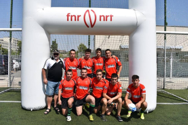 El pasado viernes 5 de julio, y como prolegómeno deportivo de la fiesta, se disputó en las instalaciones del Soto de Lezkairu la XVII edición del San Fermín Rugby Sevens, el tradicional torneo presanferminero, que reunió a dieciséis equipos, ocho en la categoría sénior y otros tantos en la de veteranos.