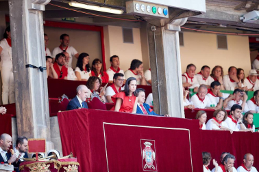 Público asistente a la Plaza de Toros de Pamplona durante la tercera corrida de la Feria del Toro 2019 con la ganadería de José Escolar para los diestros Fernando Robleño, Javier Castaño y Pepe Moral.