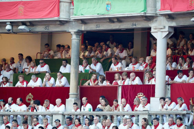 Público asistente a la Plaza de Toros de Pamplona durante la tercera corrida de la Feria del Toro 2019 con la ganadería de José Escolar para los diestros Fernando Robleño, Javier Castaño y Pepe Moral.