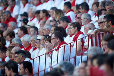 Público asistente a la Plaza de Toros de Pamplona durante la tercera corrida de la Feria del Toro 2019 con la ganadería de José Escolar para los diestros Fernando Robleño, Javier Castaño y Pepe Moral.