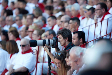 Público asistente a la Plaza de Toros de Pamplona durante la tercera corrida de la Feria del Toro 2019 con la ganadería de José Escolar para los diestros Fernando Robleño, Javier Castaño y Pepe Moral.