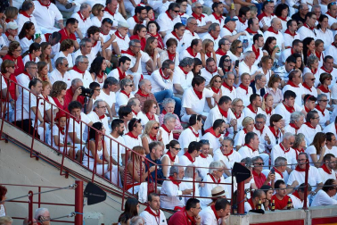 Público asistente a la Plaza de Toros de Pamplona durante la tercera corrida de la Feria del Toro 2019 con la ganadería de José Escolar para los diestros Fernando Robleño, Javier Castaño y Pepe Moral.