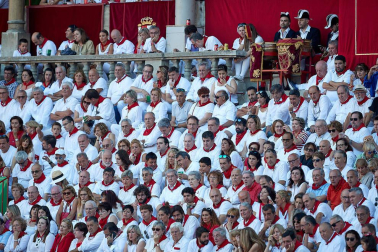 Público asistente a la Plaza de Toros de Pamplona durante la tercera corrida de la Feria del Toro 2019 con la ganadería de José Escolar para los diestros Fernando Robleño, Javier Castaño y Pepe Moral.
