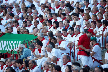 Público asistente a la Plaza de Toros de Pamplona durante la tercera corrida de la Feria del Toro 2019 con la ganadería de José Escolar para los diestros Fernando Robleño, Javier Castaño y Pepe Moral.