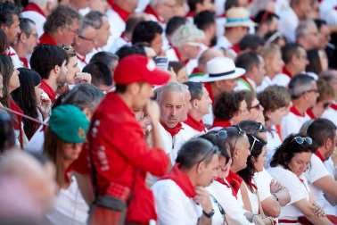 Público asistente a la Plaza de Toros de Pamplona durante la tercera corrida de la Feria del Toro 2019 con la ganadería de José Escolar para los diestros Fernando Robleño, Javier Castaño y Pepe Moral.