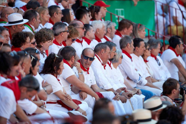 Público asistente a la Plaza de Toros de Pamplona durante la tercera corrida de la Feria del Toro 2019 con la ganadería de José Escolar para los diestros Fernando Robleño, Javier Castaño y Pepe Moral.