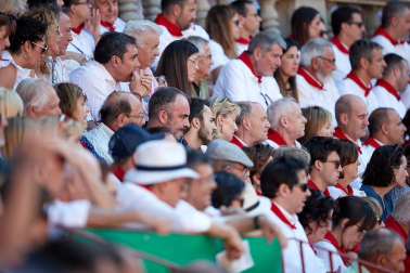 Público asistente a la Plaza de Toros de Pamplona durante la tercera corrida de la Feria del Toro 2019 con la ganadería de José Escolar para los diestros Fernando Robleño, Javier Castaño y Pepe Moral.