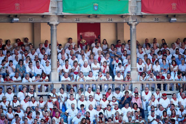 Público asistente a la Plaza de Toros de Pamplona durante la tercera corrida de la Feria del Toro 2019 con la ganadería de José Escolar para los diestros Fernando Robleño, Javier Castaño y Pepe Moral.
