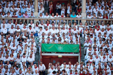 Público asistente a la Plaza de Toros de Pamplona durante la tercera corrida de la Feria del Toro 2019 con la ganadería de José Escolar para los diestros Fernando Robleño, Javier Castaño y Pepe Moral.
