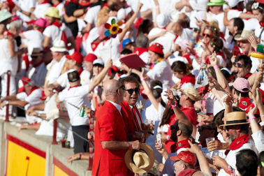 Público asistente a la Plaza de Toros de Pamplona durante la tercera corrida de la Feria del Toro 2019 con la ganadería de José Escolar para los diestros Fernando Robleño, Javier Castaño y Pepe Moral.