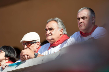 Público asistente a la Plaza de Toros de Pamplona durante la tercera corrida de la Feria del Toro 2019 con la ganadería de José Escolar para los diestros Fernando Robleño, Javier Castaño y Pepe Moral.