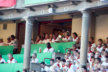 Público asistente a la Plaza de Toros de Pamplona durante la tercera corrida de la Feria del Toro 2019 con la ganadería de José Escolar para los diestros Fernando Robleño, Javier Castaño y Pepe Moral.