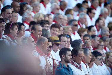 Público asistente a la Plaza de Toros de Pamplona durante la tercera corrida de la Feria del Toro 2019 con la ganadería de José Escolar para los diestros Fernando Robleño, Javier Castaño y Pepe Moral.