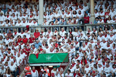 Público asistente a la Plaza de Toros de Pamplona durante la tercera corrida de la Feria del Toro 2019 con la ganadería de José Escolar para los diestros Fernando Robleño, Javier Castaño y Pepe Moral.