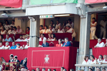 Público asistente a la Plaza de Toros de Pamplona durante la tercera corrida de la Feria del Toro 2019 con la ganadería de José Escolar para los diestros Fernando Robleño, Javier Castaño y Pepe Moral.