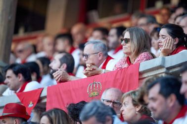 Público asistente a la Plaza de Toros de Pamplona durante la tercera corrida de la Feria del Toro 2019 con la ganadería de José Escolar para los diestros Fernando Robleño, Javier Castaño y Pepe Moral.