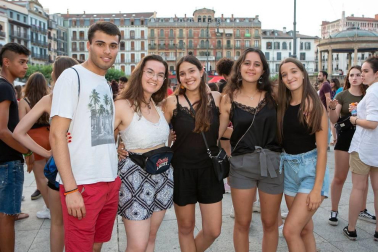 La Plaza del Castillo de Pamplona acogió el 5 de julio un concierto presanferminero de la mano de Los 40 Principales. Natalia Lacunza fue el plato fuerte de un espectáculo en el que también participaron DJ Óscar Martínez, Dani Fernández y la banda “Lemon y Tal”.