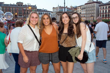 La Plaza del Castillo de Pamplona acogió el 5 de julio un concierto presanferminero de la mano de Los 40 Principales. Natalia Lacunza fue el plato fuerte de un espectáculo en el que también participaron DJ Óscar Martínez, Dani Fernández y la banda “Lemon y Tal”.