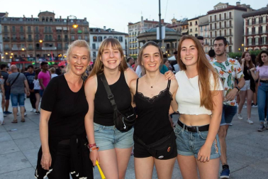 La Plaza del Castillo de Pamplona acogió el 5 de julio un concierto presanferminero de la mano de Los 40 Principales. Natalia Lacunza fue el plato fuerte de un espectáculo en el que también participaron DJ Óscar Martínez, Dani Fernández y la banda “Lemon y Tal”.