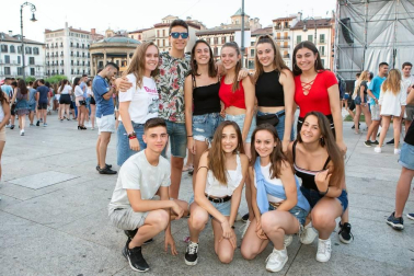 La Plaza del Castillo de Pamplona acogió el 5 de julio un concierto presanferminero de la mano de Los 40 Principales. Natalia Lacunza fue el plato fuerte de un espectáculo en el que también participaron DJ Óscar Martínez, Dani Fernández y la banda “Lemon y Tal”.