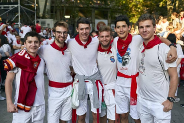 La cámara de ¡Click! se acercó el 7 de julio a la plaza de toros pamplonesa para compartir con los allí presentes uno de los acontecimientos sanfermineros más populares: la salida de las peñas tras la corrida de toros. Música de charangas, bailes e incluso algunas cuadrillas disfrazadas, dieron ambiente a este momento.