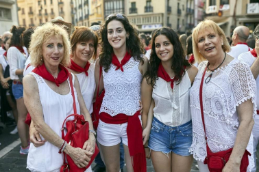 La cámara de ¡Click! se acercó el 7 de julio a la plaza de toros pamplonesa para compartir con los allí presentes uno de los acontecimientos sanfermineros más populares: la salida de las peñas tras la corrida de toros. Música de charangas, bailes e incluso algunas cuadrillas disfrazadas, dieron ambiente a este momento.