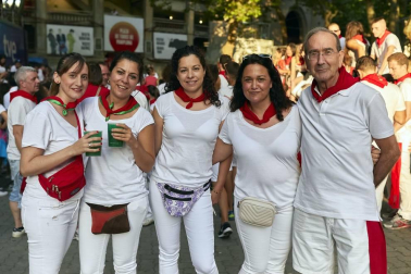 La cámara de ¡Click! se acercó el 7 de julio a la plaza de toros pamplonesa para compartir con los allí presentes uno de los acontecimientos sanfermineros más populares: la salida de las peñas tras la corrida de toros. Música de charangas, bailes e incluso algunas cuadrillas disfrazadas, dieron ambiente a este momento.
