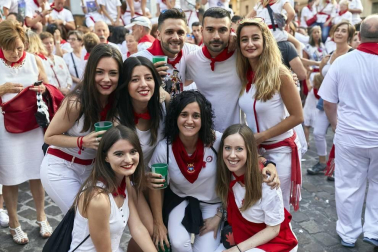 La cámara de ¡Click! se acercó el 7 de julio a la plaza de toros pamplonesa para compartir con los allí presentes uno de los acontecimientos sanfermineros más populares: la salida de las peñas tras la corrida de toros. Música de charangas, bailes e incluso algunas cuadrillas disfrazadas, dieron ambiente a este momento.