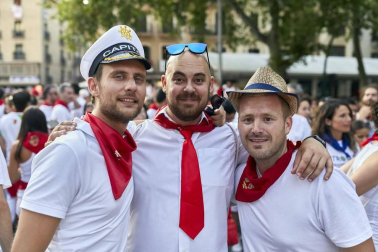 La cámara de ¡Click! se acercó el 7 de julio a la plaza de toros pamplonesa para compartir con los allí presentes uno de los acontecimientos sanfermineros más populares: la salida de las peñas tras la corrida de toros. Música de charangas, bailes e incluso algunas cuadrillas disfrazadas, dieron ambiente a este momento.