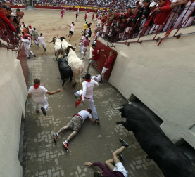 Por segunda vez en estos Sanfermines, un mozo quedó tendido inconsciente en el callejón