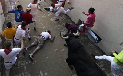Por segunda vez en estos Sanfermines, un mozo quedó tendido inconsciente en el callejón