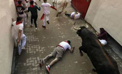 Por segunda vez en estos Sanfermines, un mozo quedó tendido inconsciente en el callejón