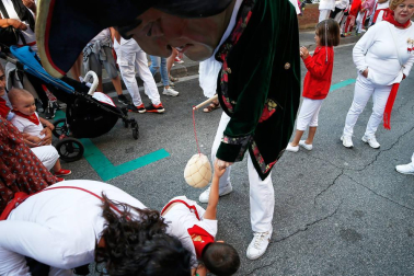 Fotos del recorrido de los gigantes y cabezudos de Pamplona del día 10 de julio de San Fermín 2019