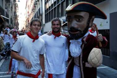 Fotos del recorrido de los gigantes y cabezudos de Pamplona del día 10 de julio de San Fermín 2019